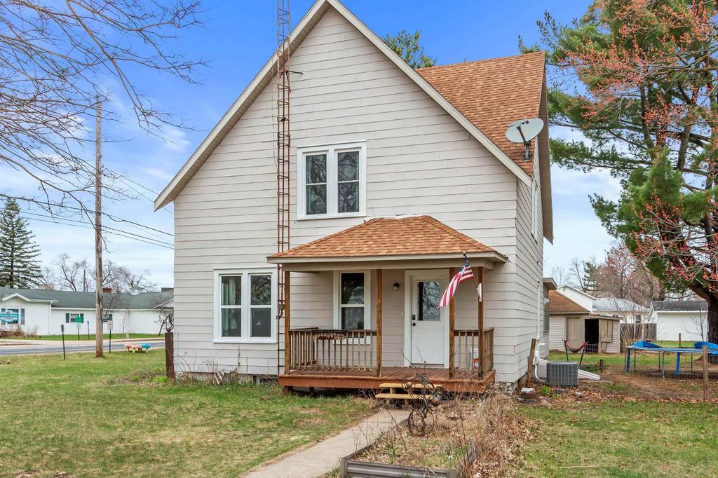 545 DIVISION STREET, Wild Rose, WI 54984