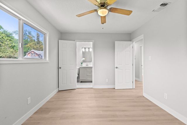 6433 Miles Ln, Carmichael, CA 95608