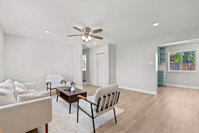 6433 Miles Ln, Carmichael, CA 95608
