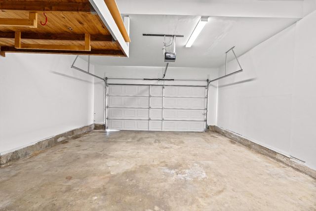 6433 Miles Ln, Carmichael, CA 95608