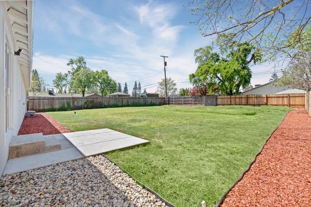 6433 Miles Ln, Carmichael, CA 95608