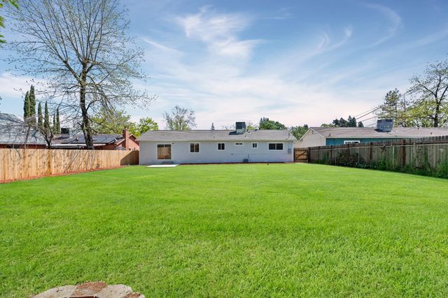 6433 Miles Ln, Carmichael, CA 95608