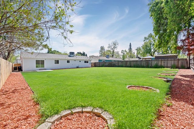 6433 Miles Ln, Carmichael, CA 95608