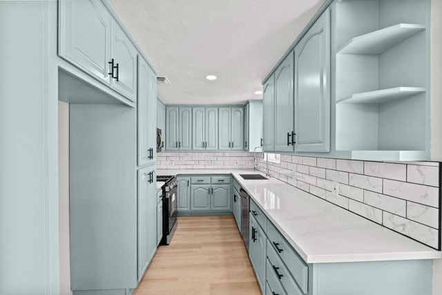 6433 Miles Ln, Carmichael, CA 95608
