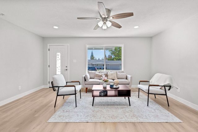 6433 Miles Ln, Carmichael, CA 95608