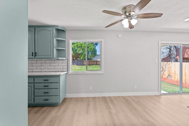 6433 Miles Ln, Carmichael, CA 95608