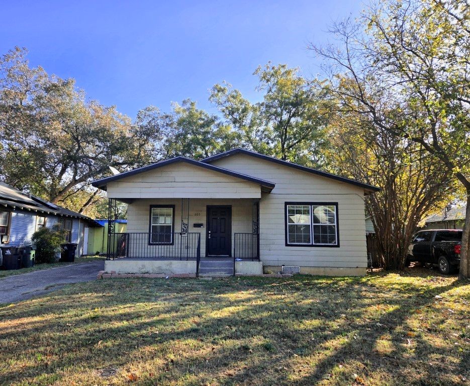 605 Orange Street, Arlington, TX 76012