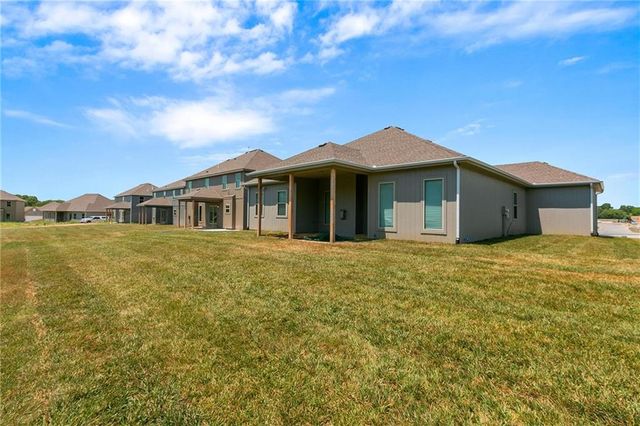 11028 N Corrington Avenue, Kansas City, MO 64156