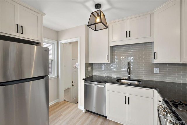 852 Cambridge Road, Berkley, MI 48072