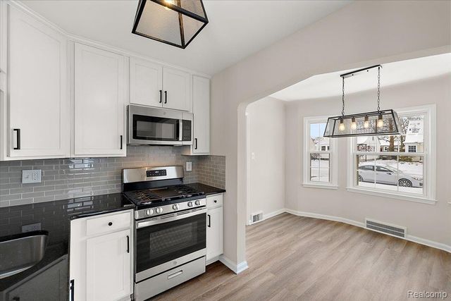 852 Cambridge Road, Berkley, MI 48072