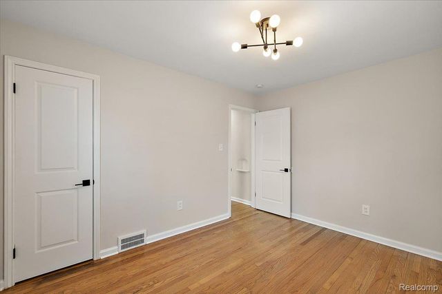 852 Cambridge Road, Berkley, MI 48072