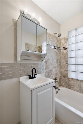 852 Cambridge Road, Berkley, MI 48072