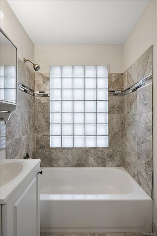 852 Cambridge Road, Berkley, MI 48072