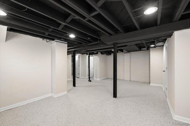 852 Cambridge Road, Berkley, MI 48072