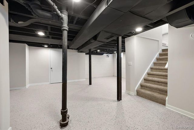 852 Cambridge Road, Berkley, MI 48072