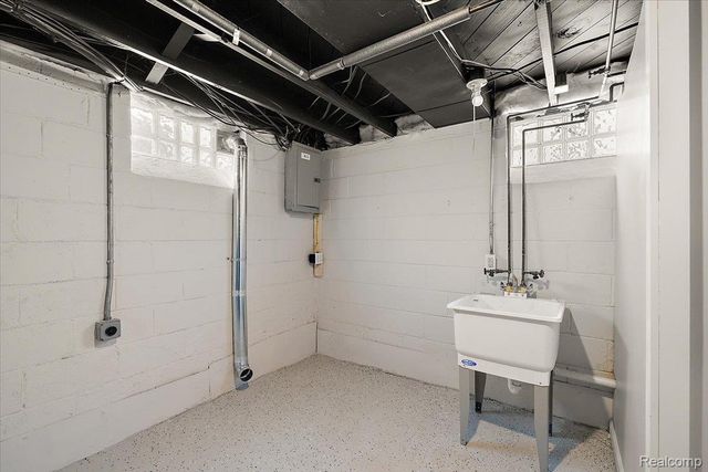 852 Cambridge Road, Berkley, MI 48072