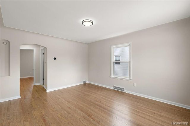 852 Cambridge Road, Berkley, MI 48072