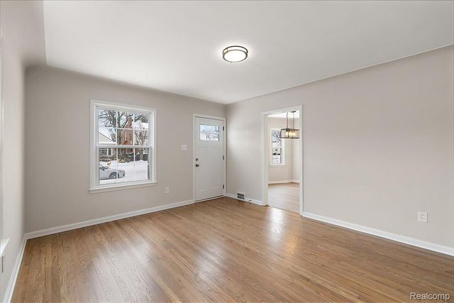 852 Cambridge Road, Berkley, MI 48072