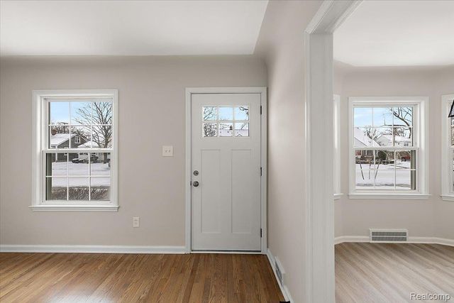 852 Cambridge Road, Berkley, MI 48072