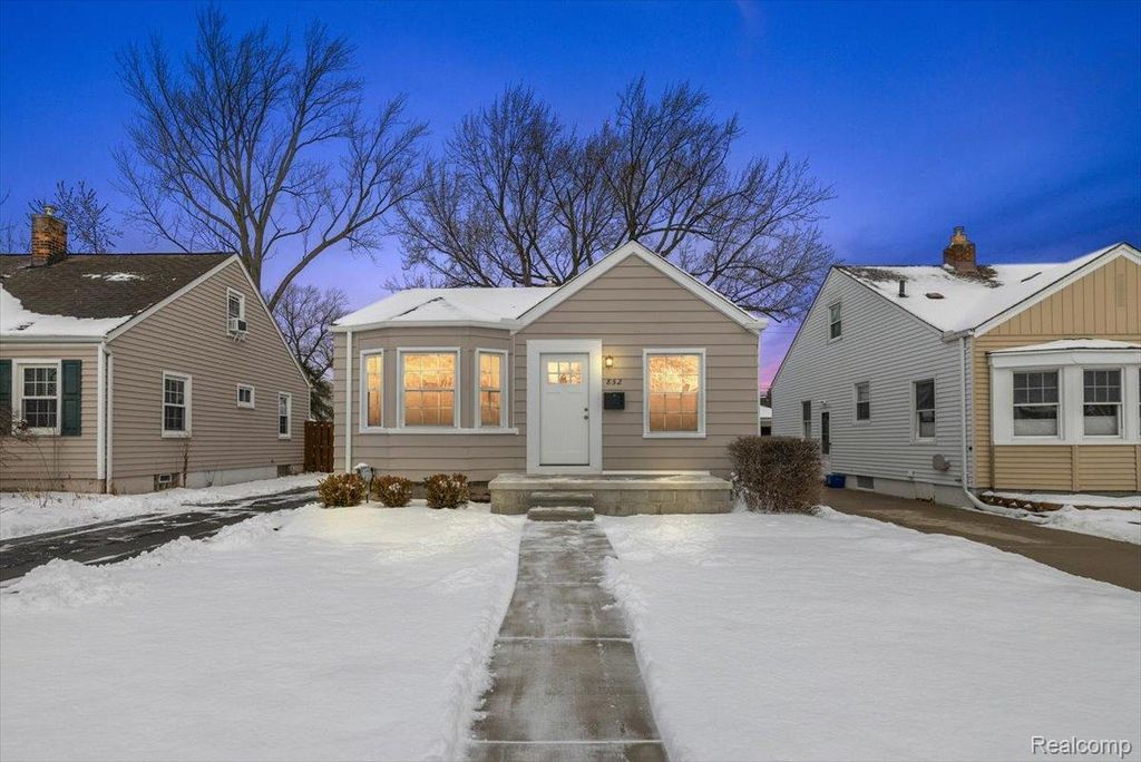 852 Cambridge Road, Berkley, MI 48072