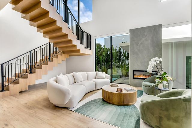 9045 Hawthorne Ave, Surfside, FL 33154