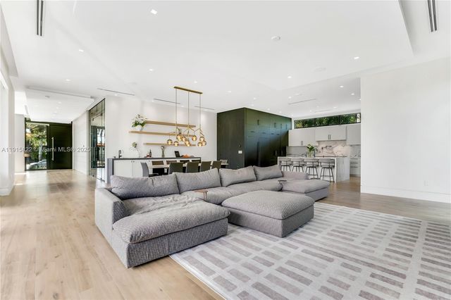 9045 Hawthorne Ave, Surfside, FL 33154