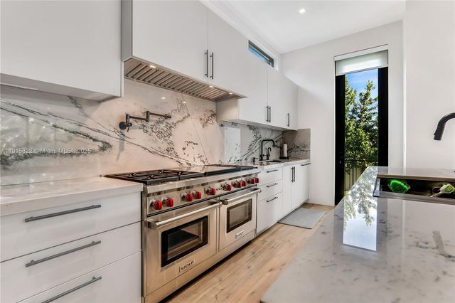 9045 Hawthorne Ave, Surfside, FL 33154