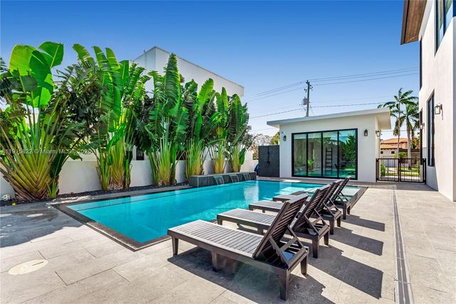 9045 Hawthorne Ave, Surfside, FL 33154