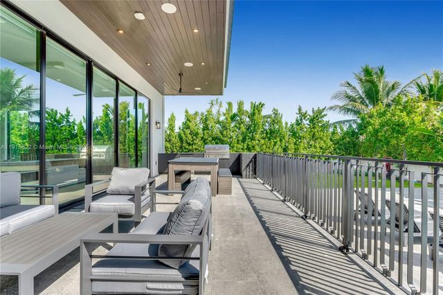 9045 Hawthorne Ave, Surfside, FL 33154