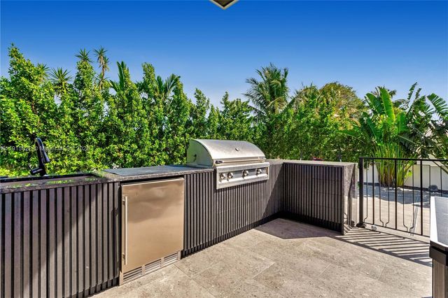 9045 Hawthorne Ave, Surfside, FL 33154