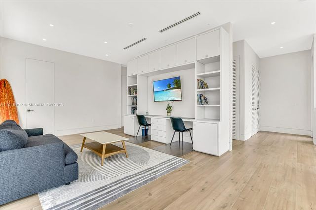 9045 Hawthorne Ave, Surfside, FL 33154