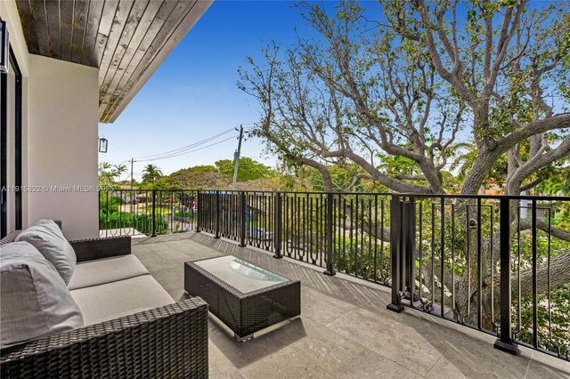 9045 Hawthorne Ave, Surfside, FL 33154