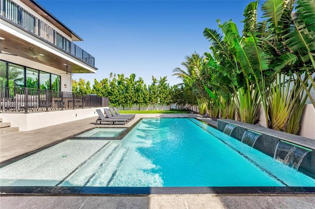 9045 Hawthorne Ave, Surfside, FL 33154