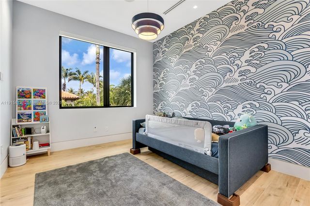 9045 Hawthorne Ave, Surfside, FL 33154