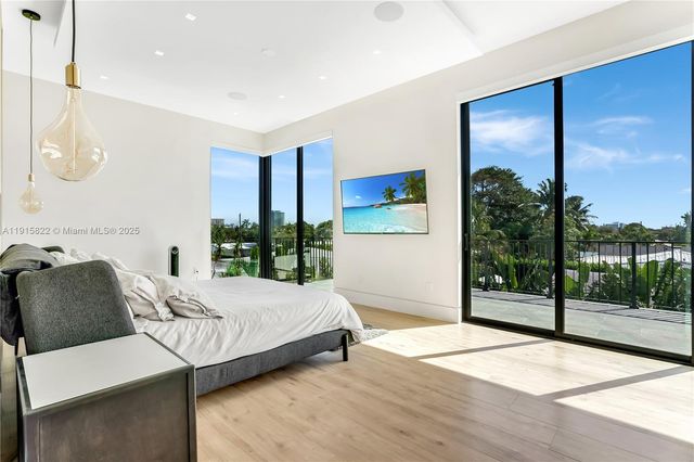 9045 Hawthorne Ave, Surfside, FL 33154