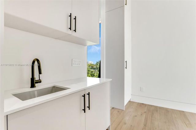 9045 Hawthorne Ave, Surfside, FL 33154