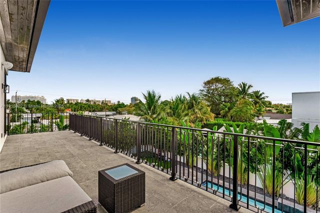 9045 Hawthorne Ave, Surfside, FL 33154