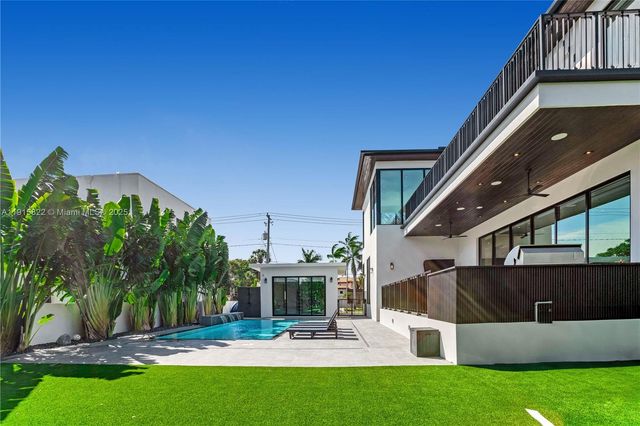 9045 Hawthorne Ave, Surfside, FL 33154