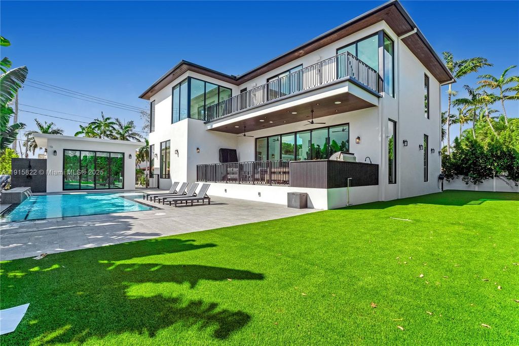 9045 Hawthorne Ave, Surfside, FL 33154