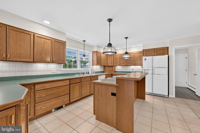 1147 BARNBRIDGE DR, Schwenksville, PA 19473