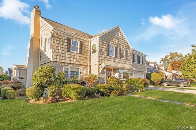 15 Combes Avenue, Rockville Centre, NY 11570