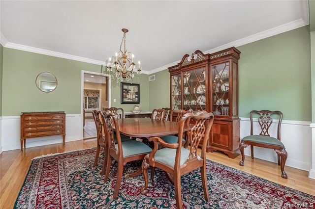 15 Combes Avenue, Rockville Centre, NY 11570
