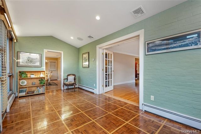 15 Combes Avenue, Rockville Centre, NY 11570