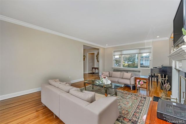 15 Combes Avenue, Rockville Centre, NY 11570