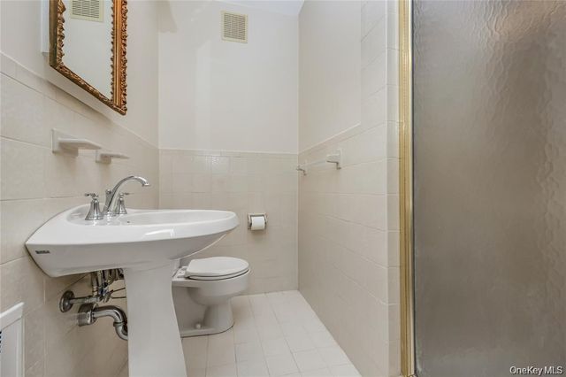 15 Combes Avenue, Rockville Centre, NY 11570
