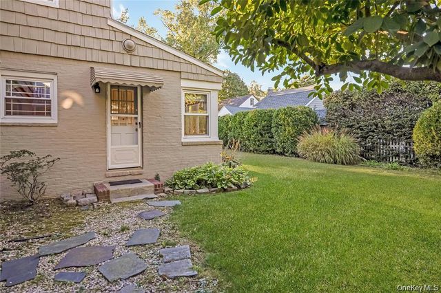 15 Combes Avenue, Rockville Centre, NY 11570