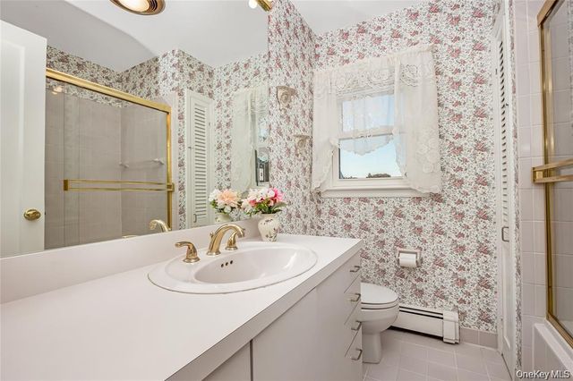 15 Combes Avenue, Rockville Centre, NY 11570