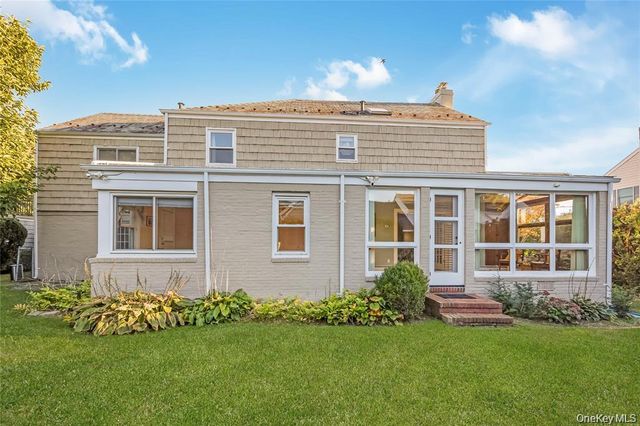 15 Combes Avenue, Rockville Centre, NY 11570