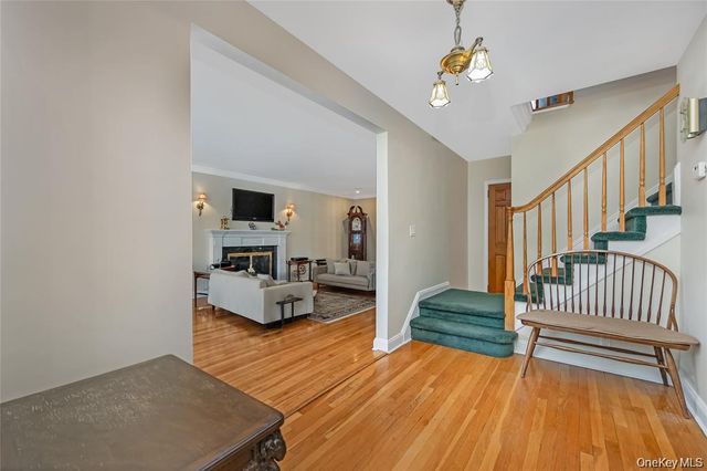 15 Combes Avenue, Rockville Centre, NY 11570