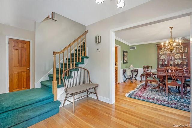 15 Combes Avenue, Rockville Centre, NY 11570